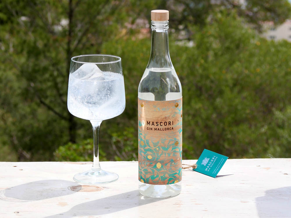 citrus-fruity-gin-artisan-lemon-zitrone-mallorca-spain-genever-buy