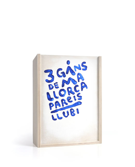 typisches-Geschenk-Mallorca-typical-gift-mallorca-Holzkiste-kleine-Gin-flaschen-wooden-box-small-gin-bottles-destileria-pareis-SM1